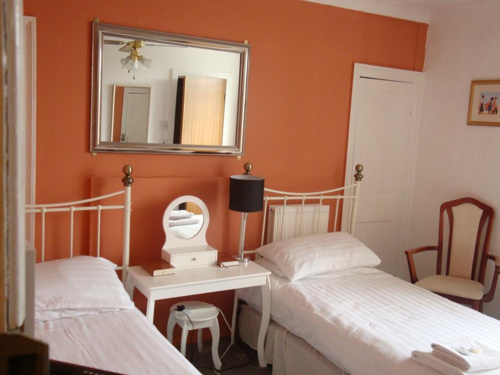 Spencer Court Otel Ramsgate Oda fotoğraf